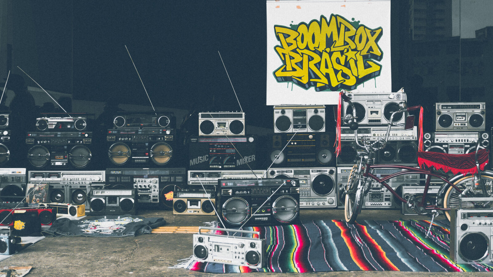 Sony a6300 sample photo. Antenna, bicycle, bike, graffiti photography