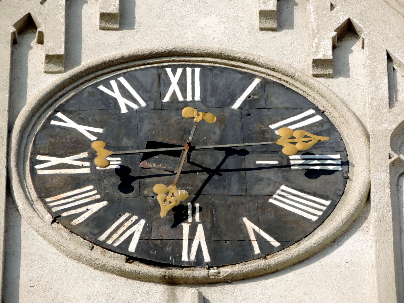 Nikon Coolpix P520 sample photo. Analog clock, architectural style photography