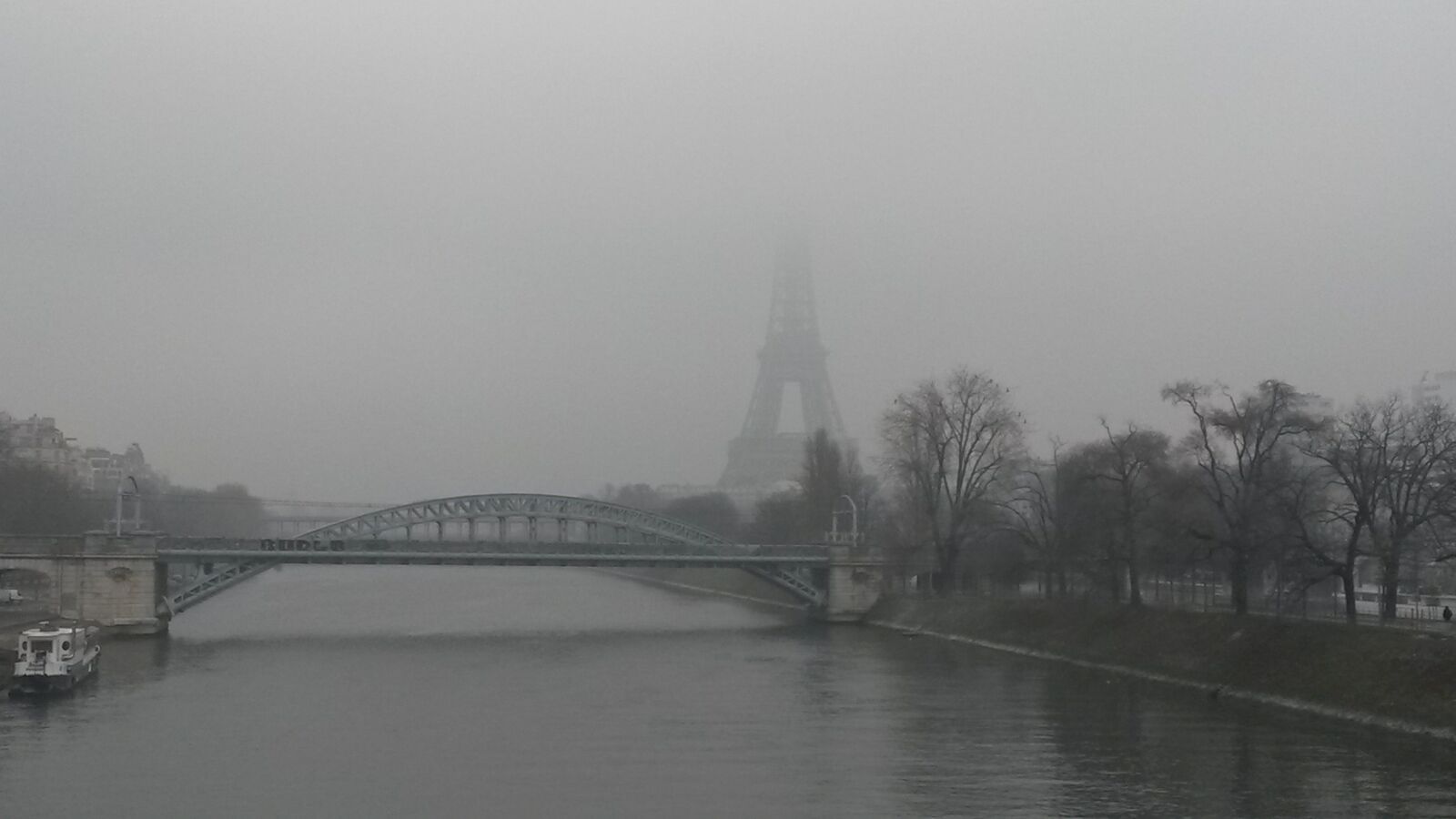 Samsung Galaxy S4 Mini sample photo. Paris, eiffel tower, fog photography