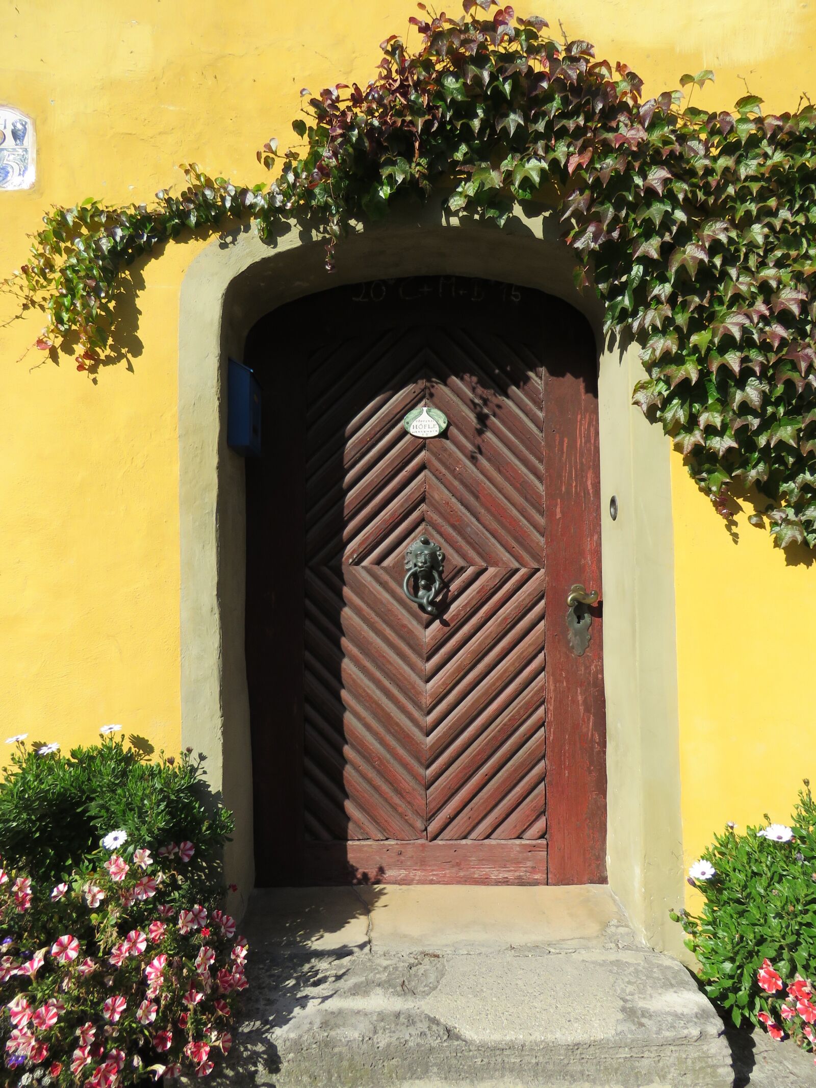 Canon PowerShot SX60 HS sample photo. Architecture, door, wooden photography