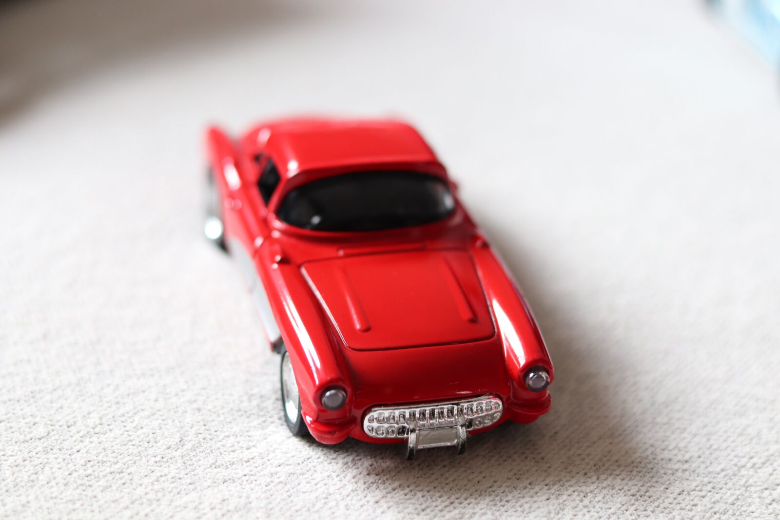 Canon EOS 77D (EOS 9000D / EOS 770D) + Canon EF 50mm F1.8 STM sample photo. Automotive, toys, vehicle photography