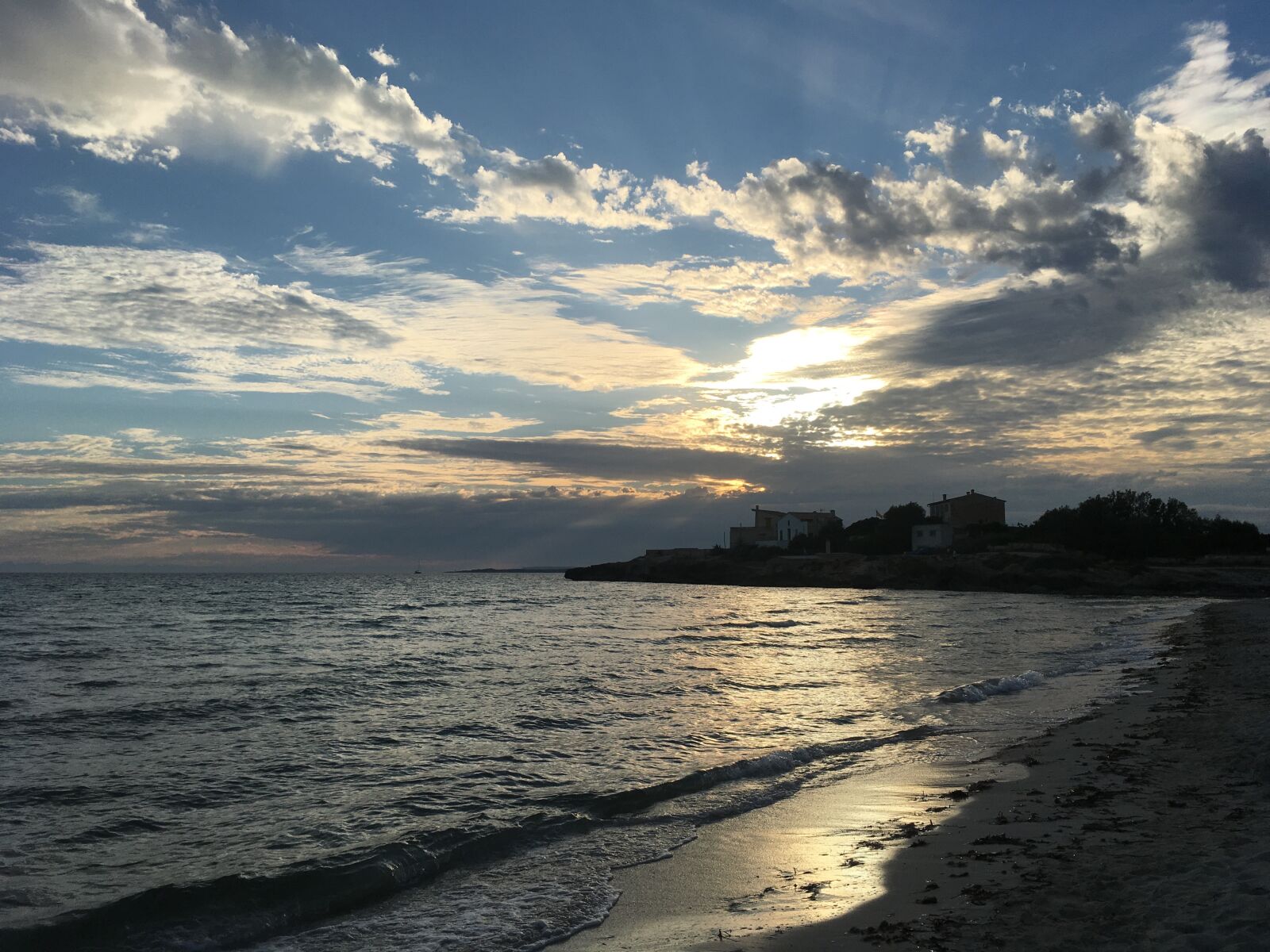 Apple iPhone SE sample photo. Sunset, sea, beach photography