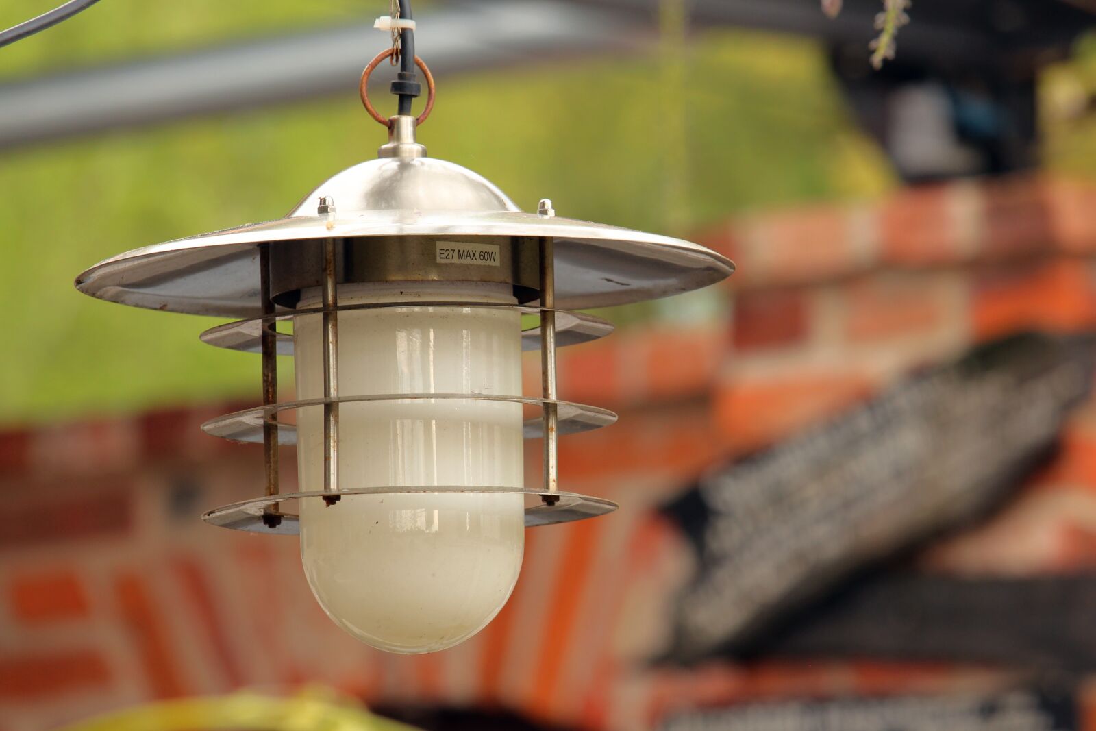 Canon EF-S 55-250mm F4-5.6 IS STM sample photo. Truss, lamp, old photography