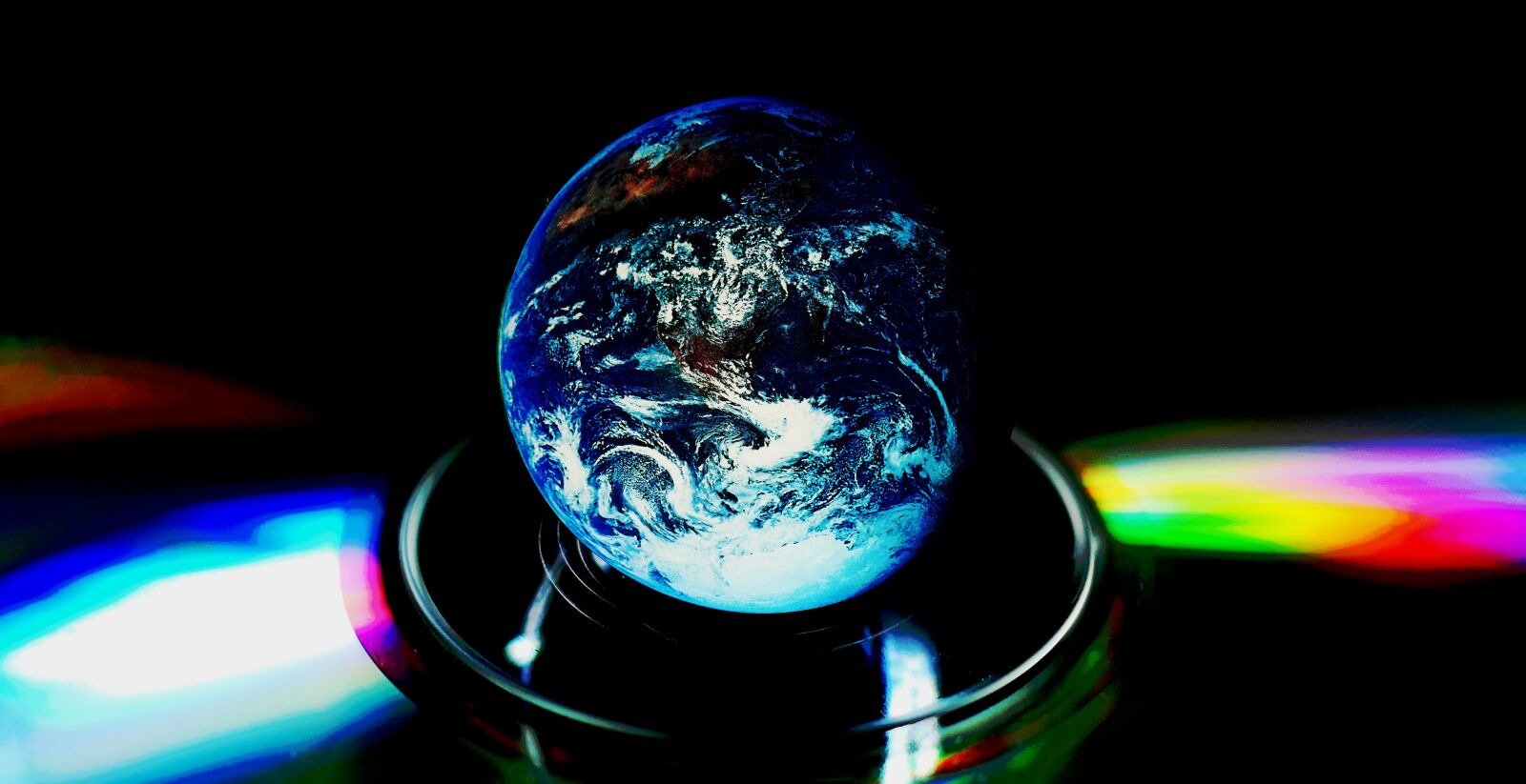 Panasonic Lumix DMC-LX10 (Lumix DMC-LX15) sample photo. Ball, earth, glass photography