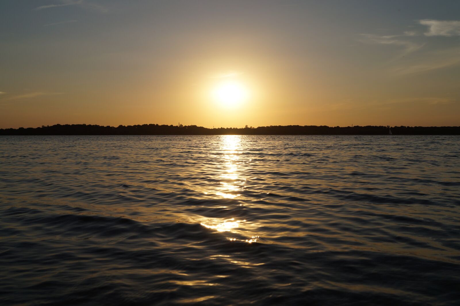 Sony DT 18-55mm F3.5-5.6 SAM II sample photo. Water, sun, sunset photography