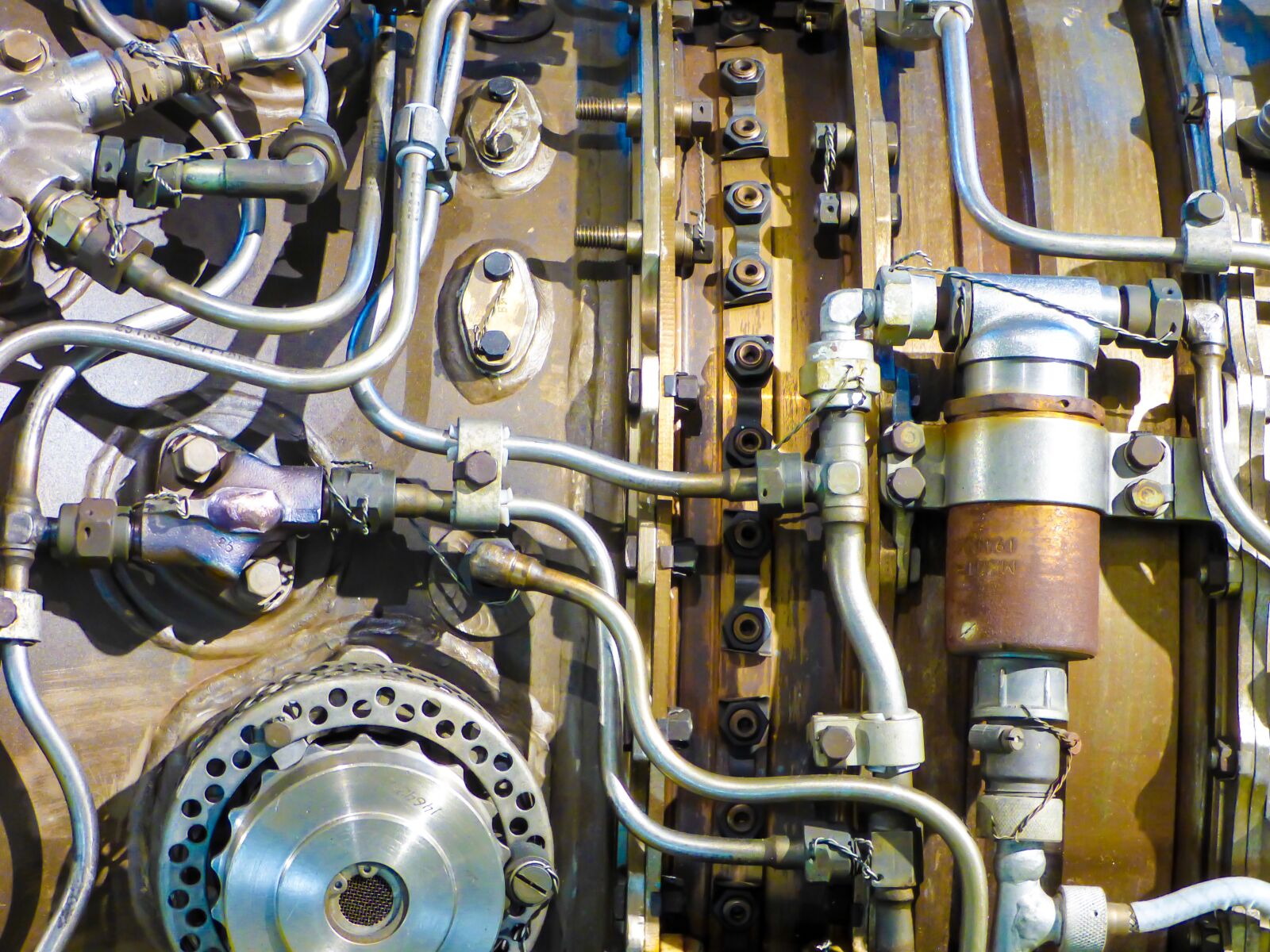 Panasonic DMC-FZ72 sample photo. Engines, turbine, flying photography