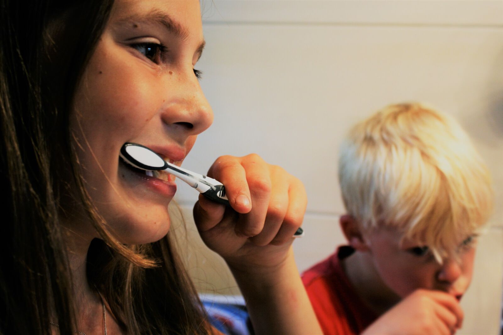Canon EOS 400D (EOS Digital Rebel XTi / EOS Kiss Digital X) sample photo. Brushing teeth, tooth, zahnarztpraxis photography