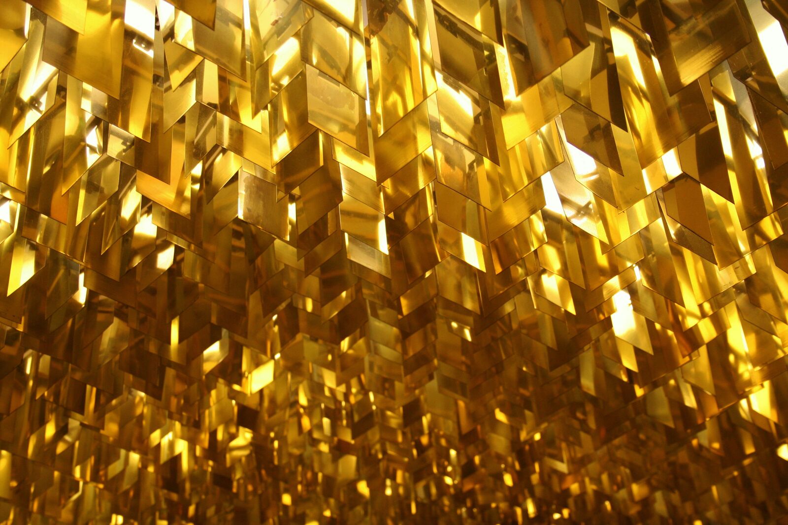 Canon EOS 350D (EOS Digital Rebel XT / EOS Kiss Digital N) sample photo. Ceiling, lighting, gold photography