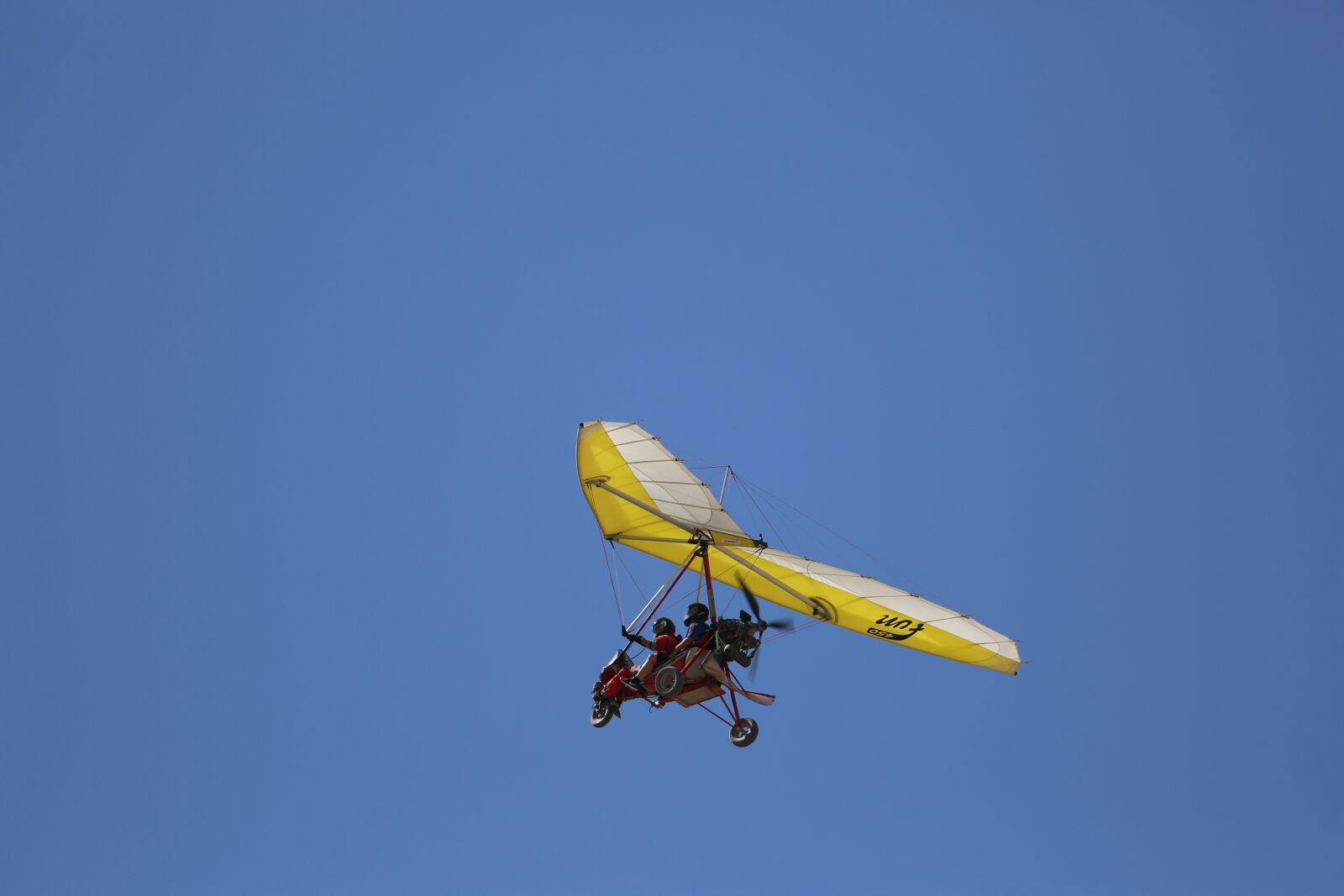 Canon EF 100-400mm F4.5-5.6L IS USM sample photo. Flight, small aircraft, fly photography
