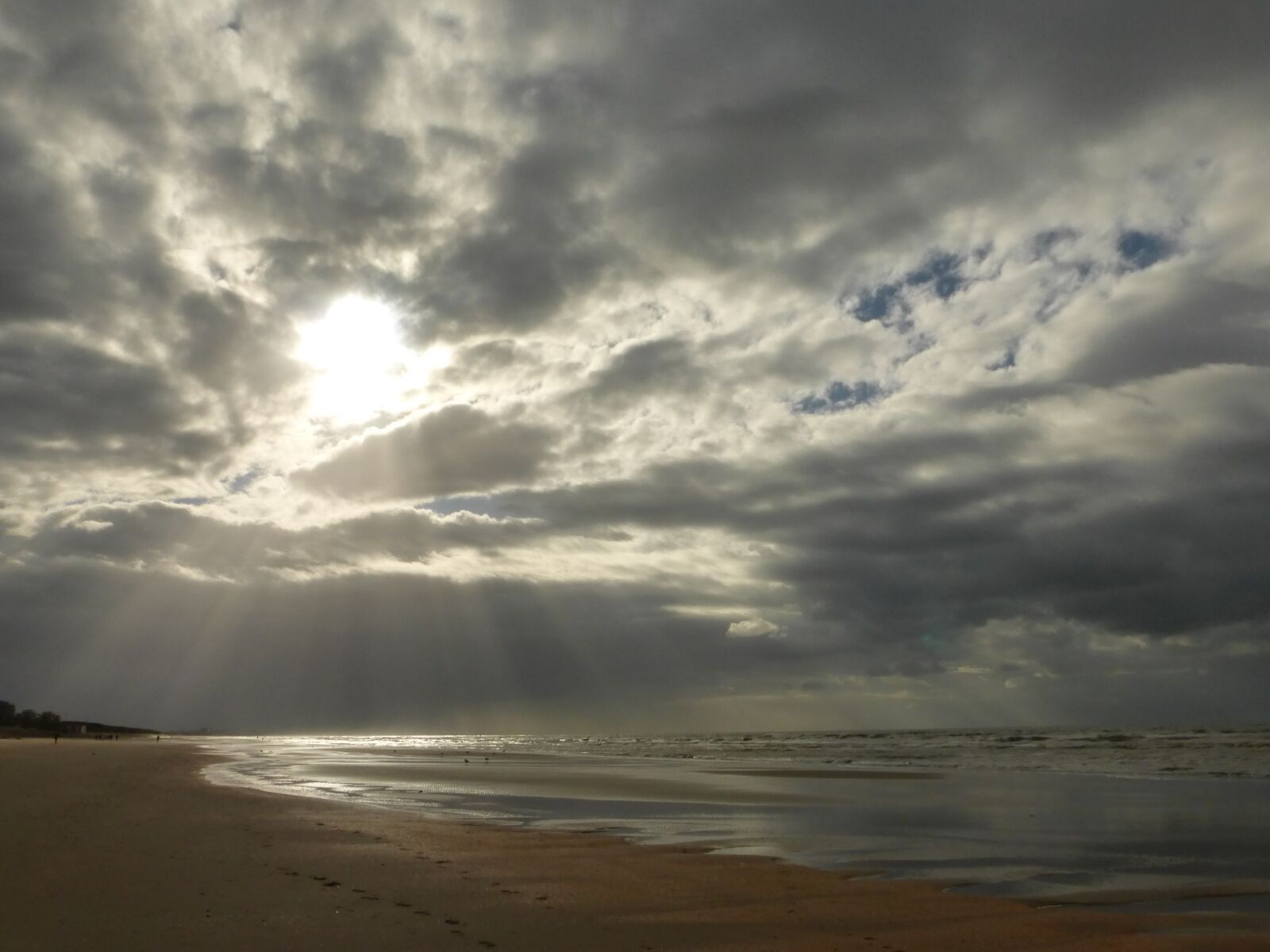 Panasonic Lumix DMC-ZS25 (Lumix DMC-TZ35) sample photo. Sun, clouds, beach photography
