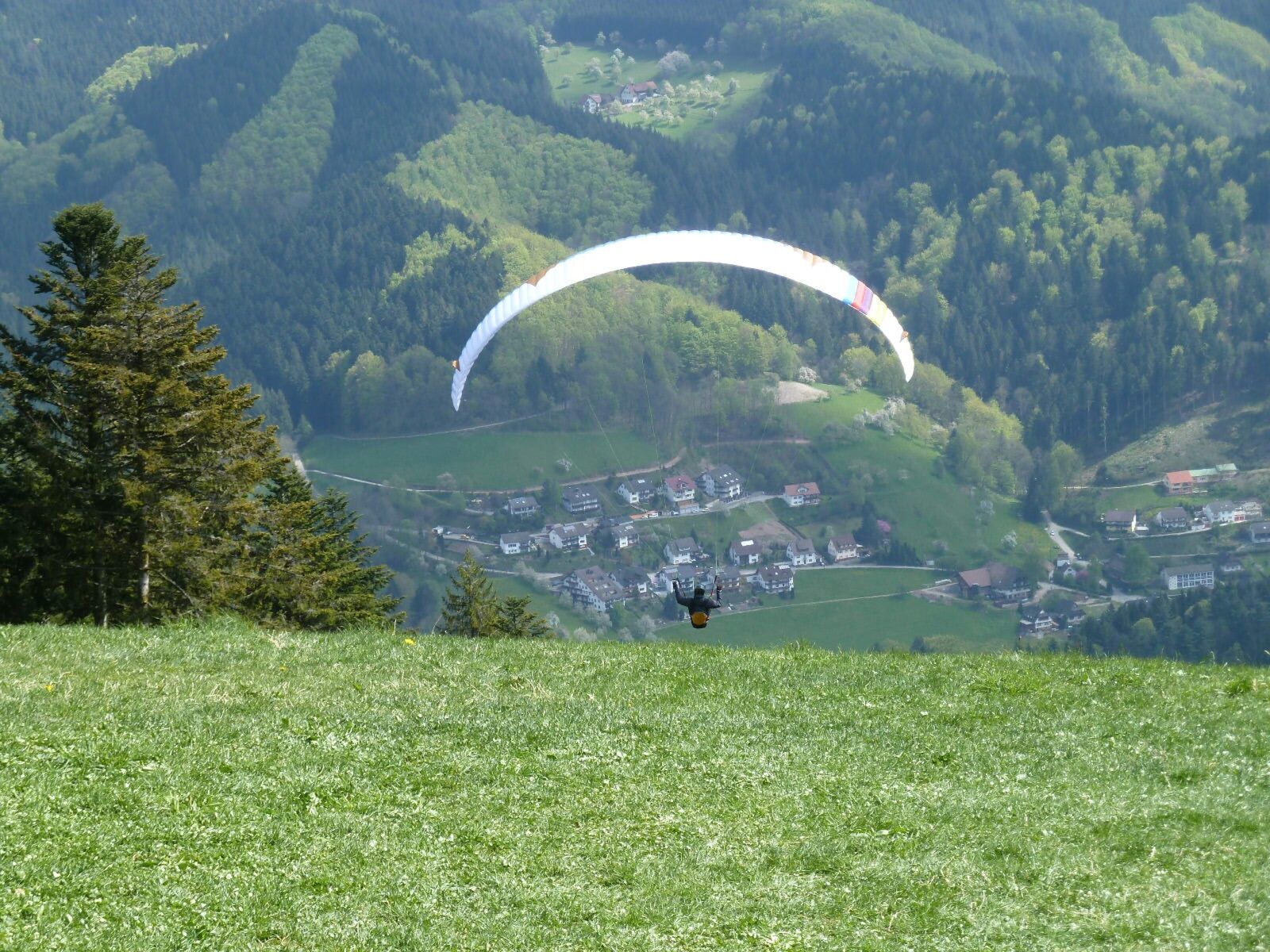 Panasonic Lumix DMC-ZS5 (Lumix DMC-TZ8) sample photo. Paragliding, slope, glider photography