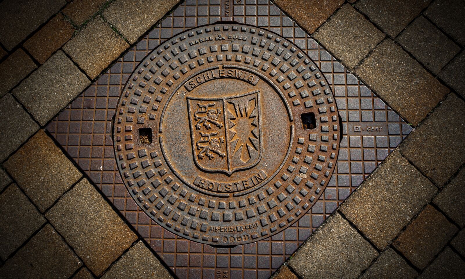 Sony a7 II + Sony FE 28-70mm F3.5-5.6 OSS sample photo. Ground, paving stones, gully photography