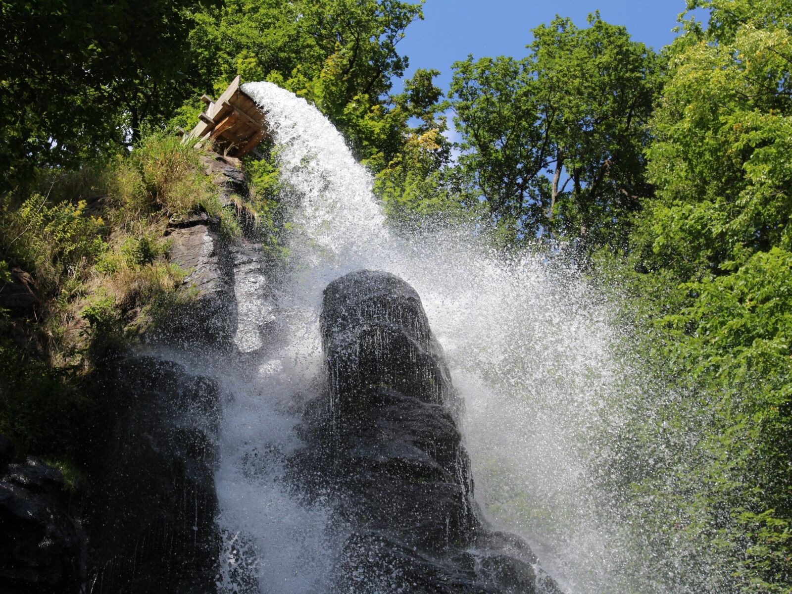 Canon EOS 1200D (EOS Rebel T5 / EOS Kiss X70 / EOS Hi) sample photo. Waterfall, side, nature photography