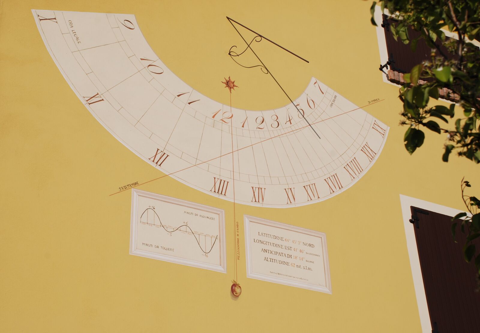 Nikon D40X sample photo. Sundial, watch, house photography