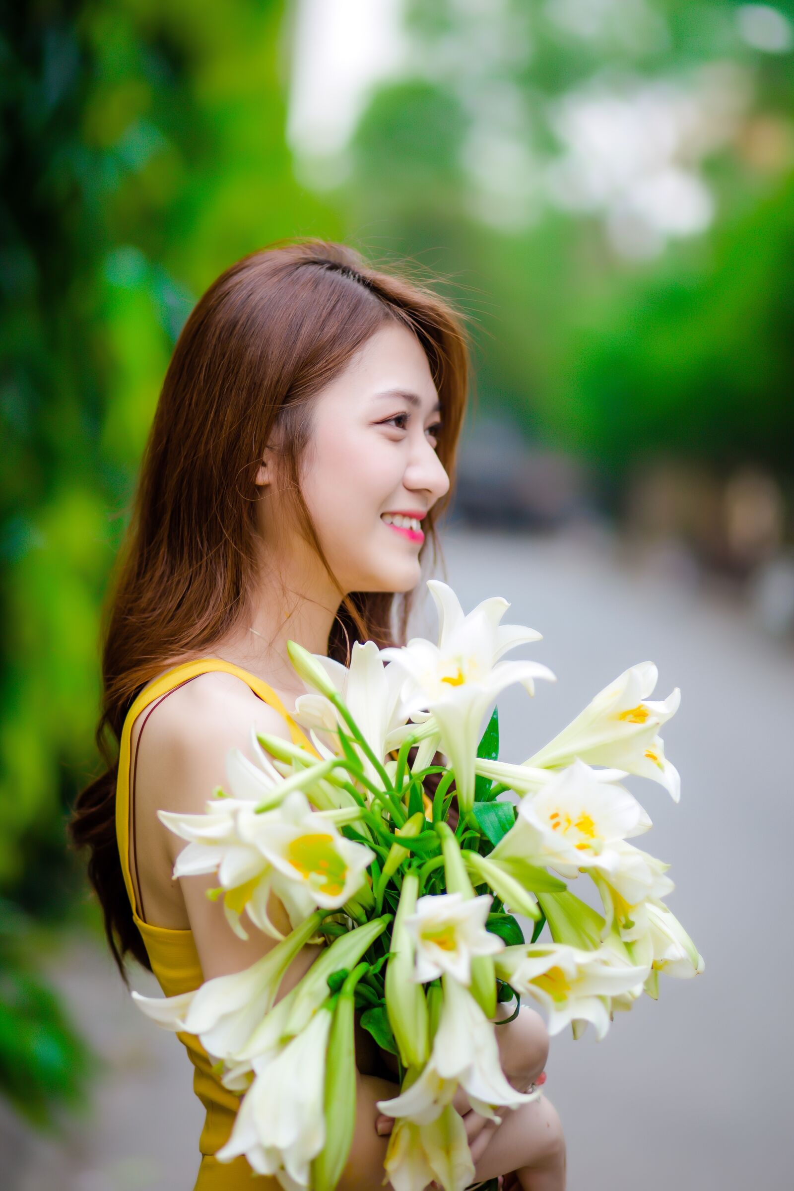 Canon EF 85mm F1.8 USM sample photo. Flower, woman, young photography