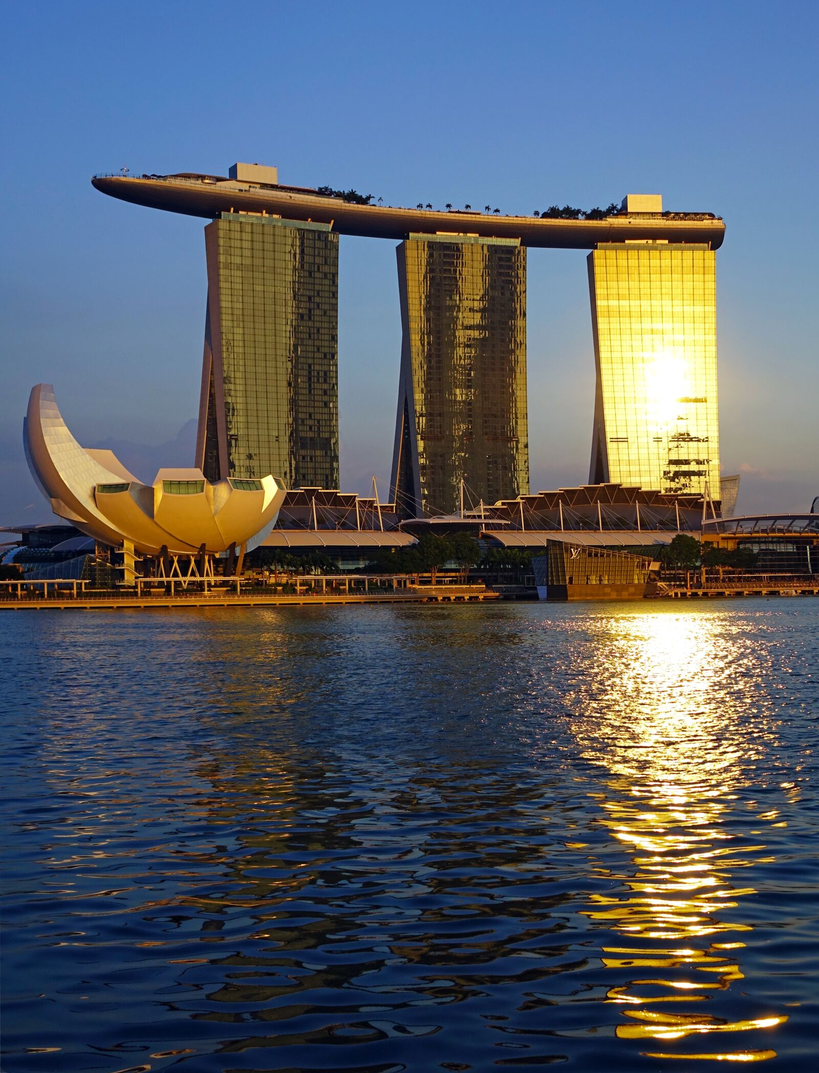 Sony Cyber-shot DSC-RX10 sample photo. Singapore, marina bay sands photography