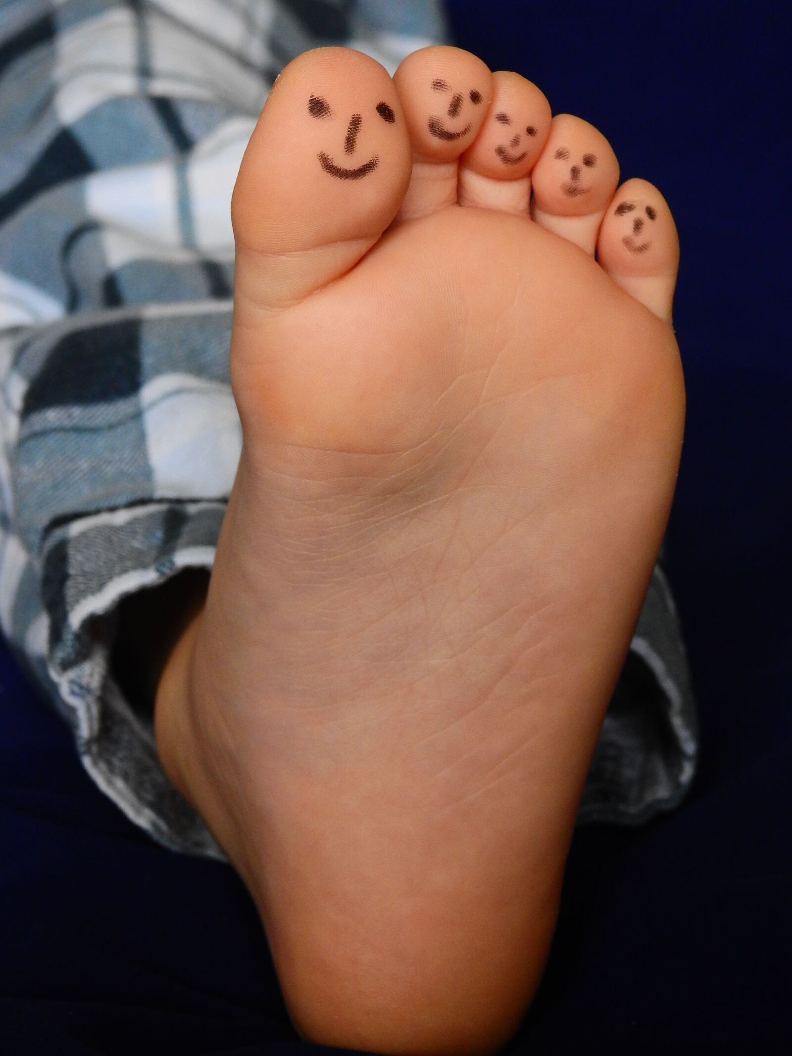 Nikon Coolpix P900 sample photo. Feet, ten, barefoot photography
