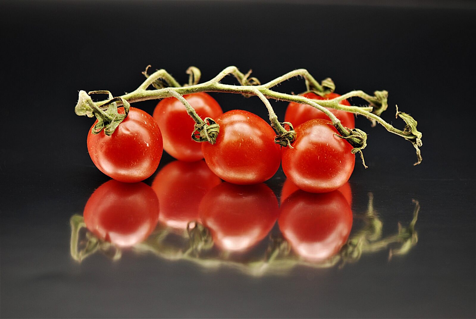 Nikon D80 sample photo. Tomatoes, trusses, vegetables photography