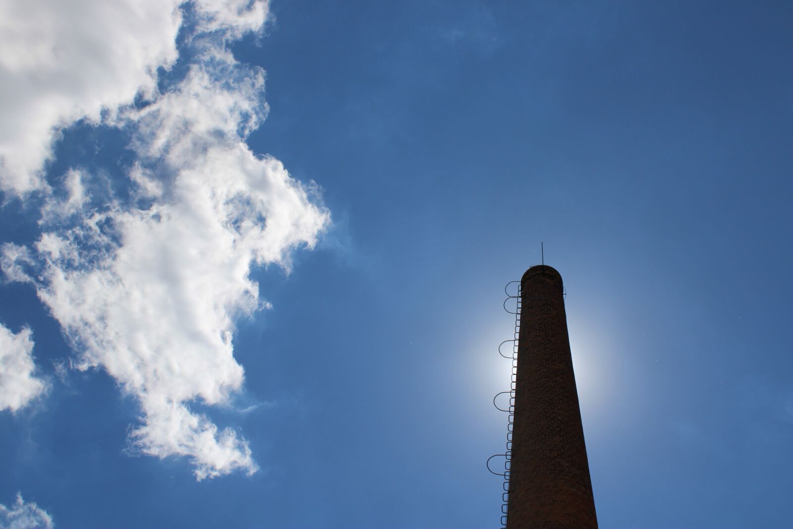Canon EOS 2000D (EOS Rebel T7 / EOS Kiss X90 / EOS 1500D) sample photo. Chimney, the sky, sun photography