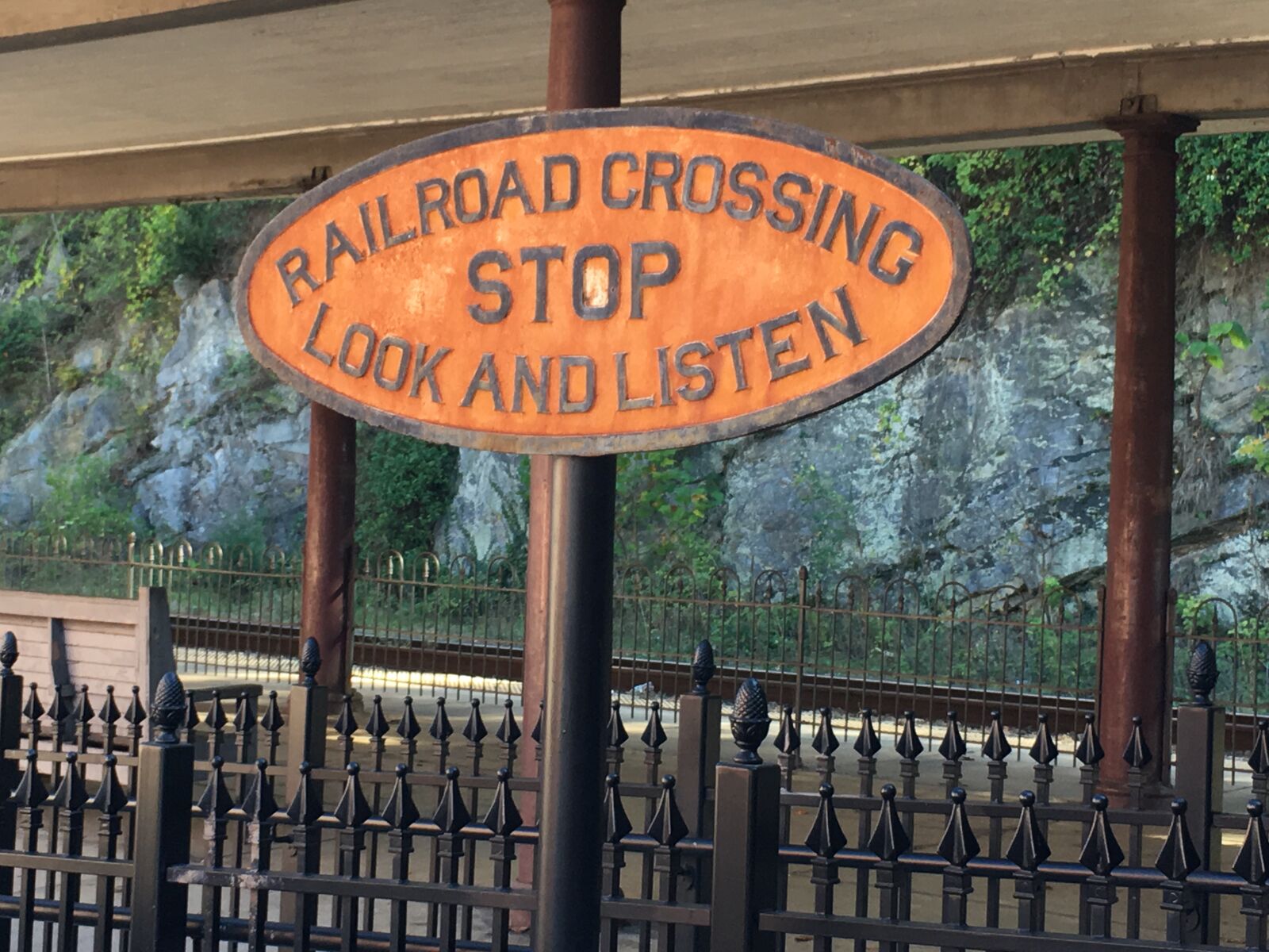 iPhone 6s back camera 4.15mm f/2.2 sample photo. Railroad, railroad, sign photography