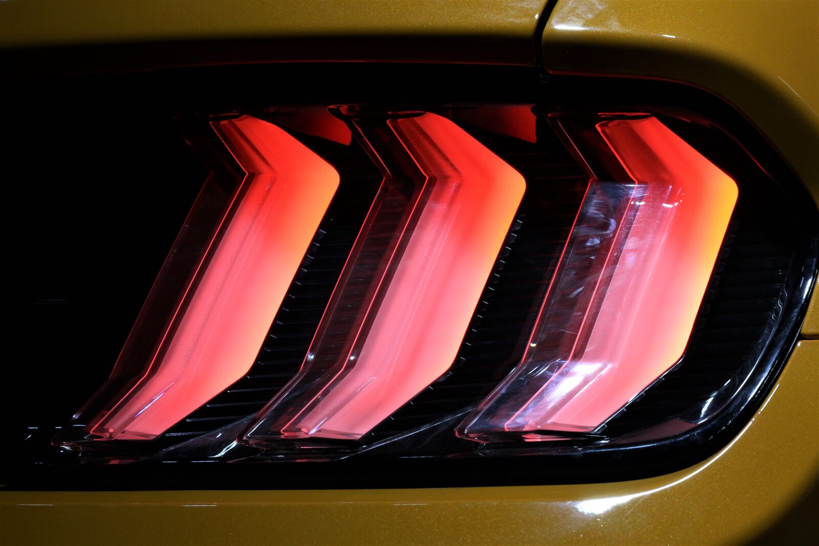 Canon EF 50mm F1.8 II sample photo. Car, ford mustang, stop photography