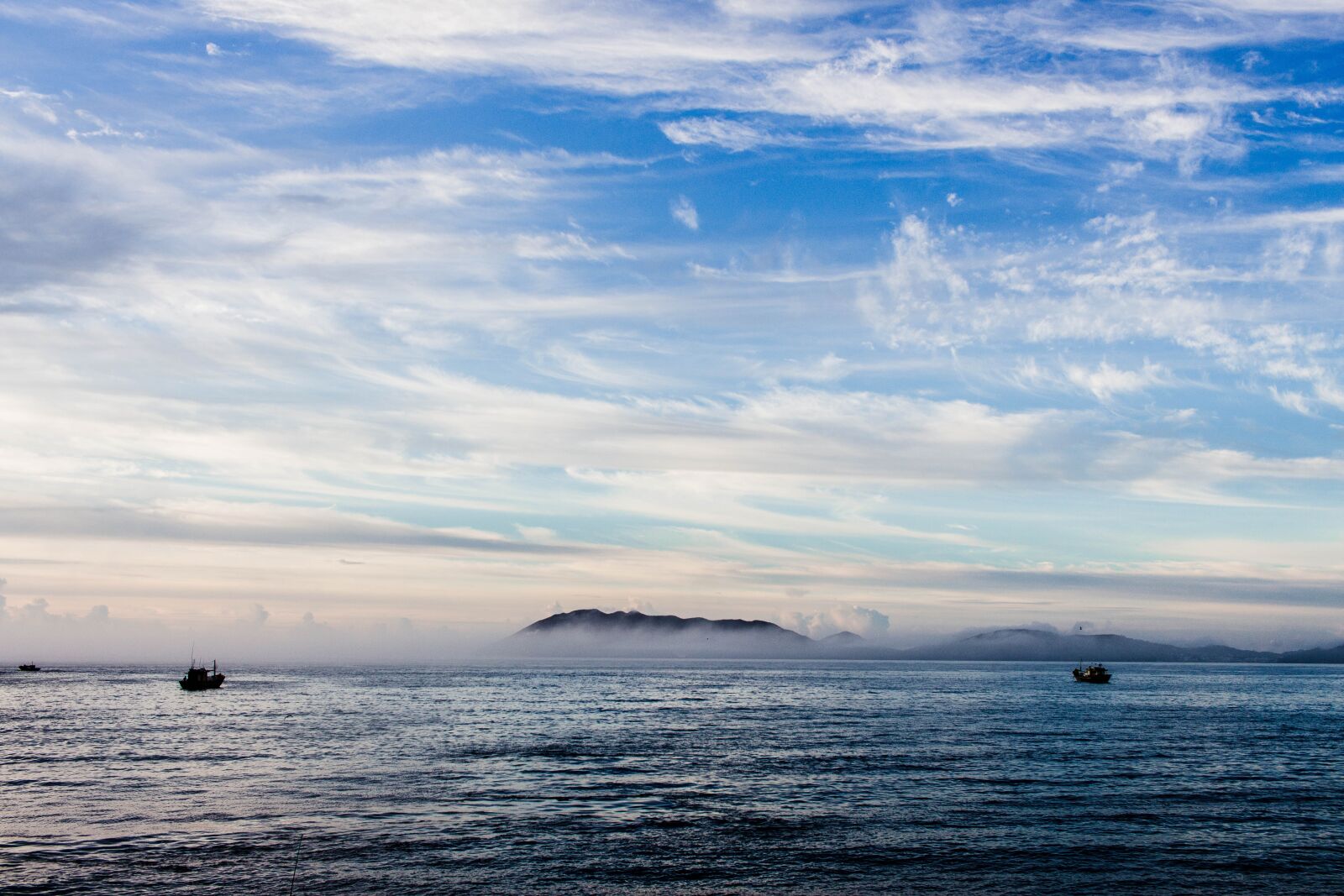 Canon EF-S 24mm F2.8 STM sample photo. Cabo frio, strong beach photography
