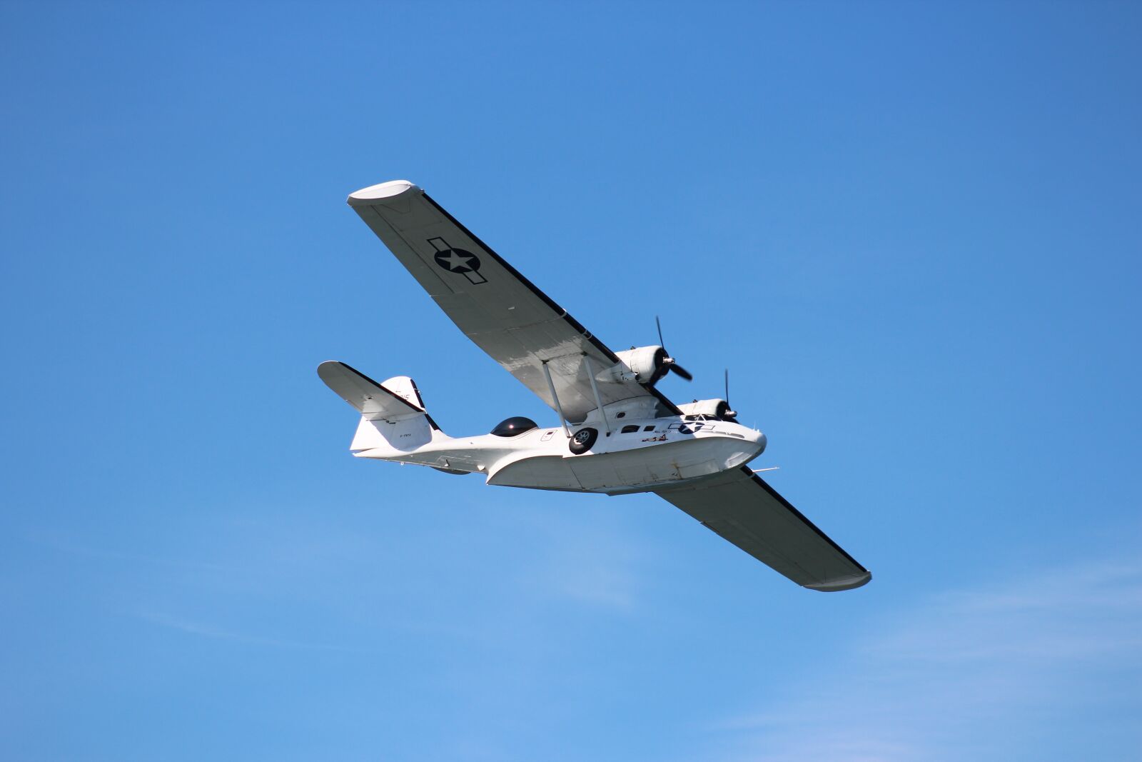 Canon EF 75-300mm f/4-5.6 USM sample photo. Airplane, aircraft, flight photography