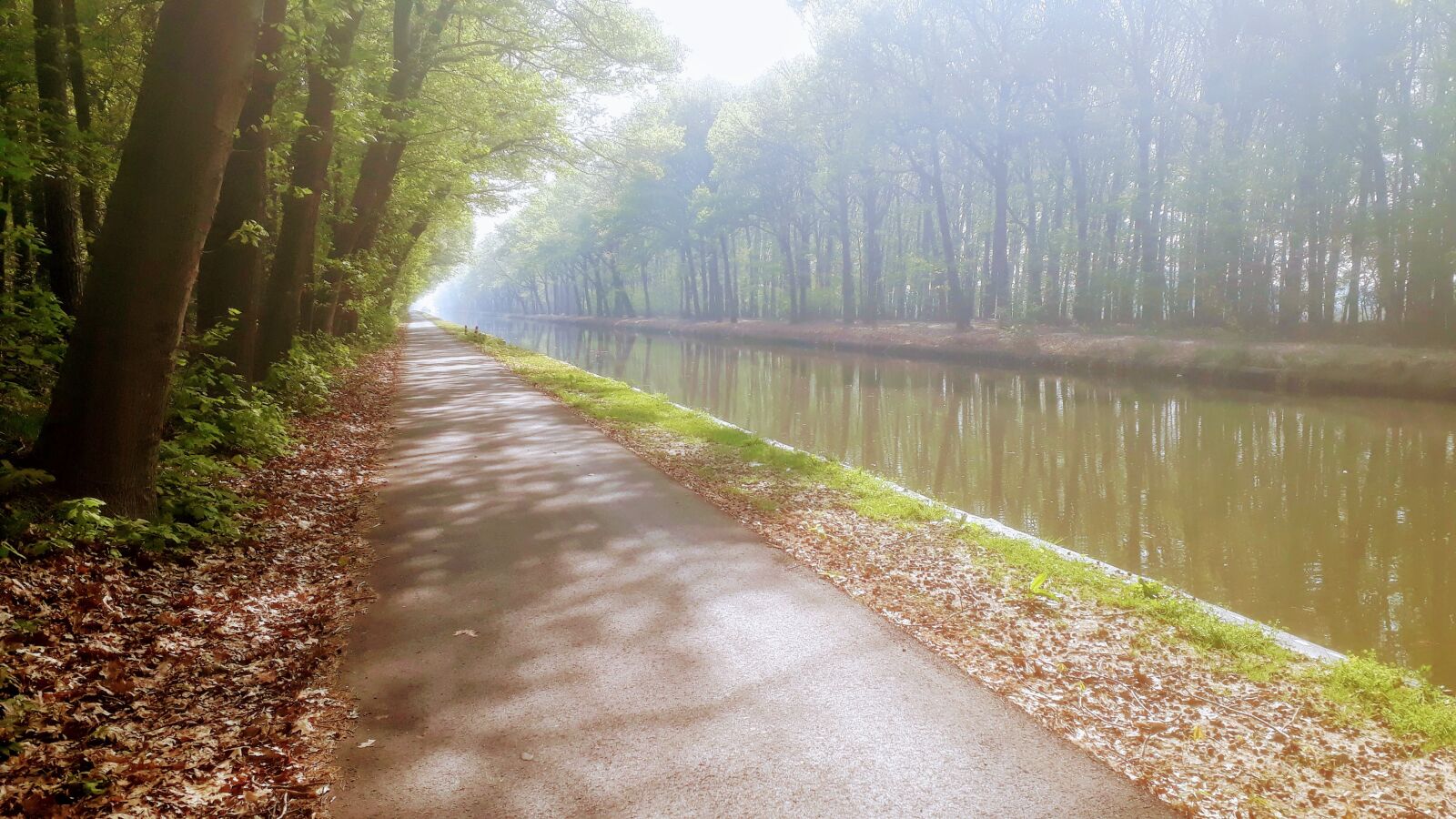 Samsung Galaxy A3(2017) sample photo. Scenery, canal, tourism photography