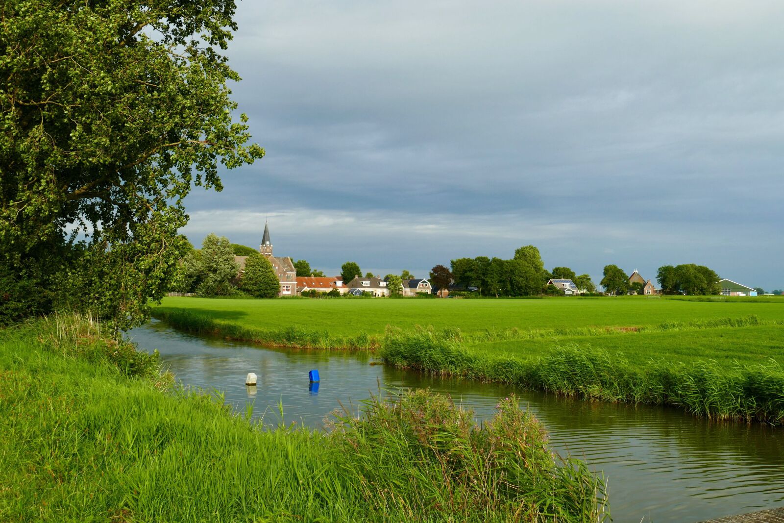 Panasonic Lumix DMC-FZ1000 sample photo. Village, countryside, ditch photography
