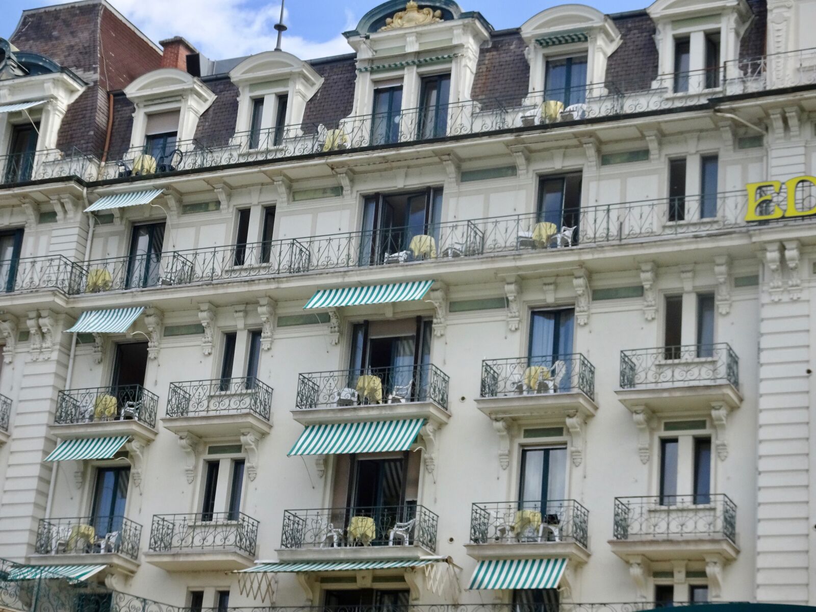 Sony Cyber-shot DSC-HX90V sample photo. Architecture, apartments, old photography