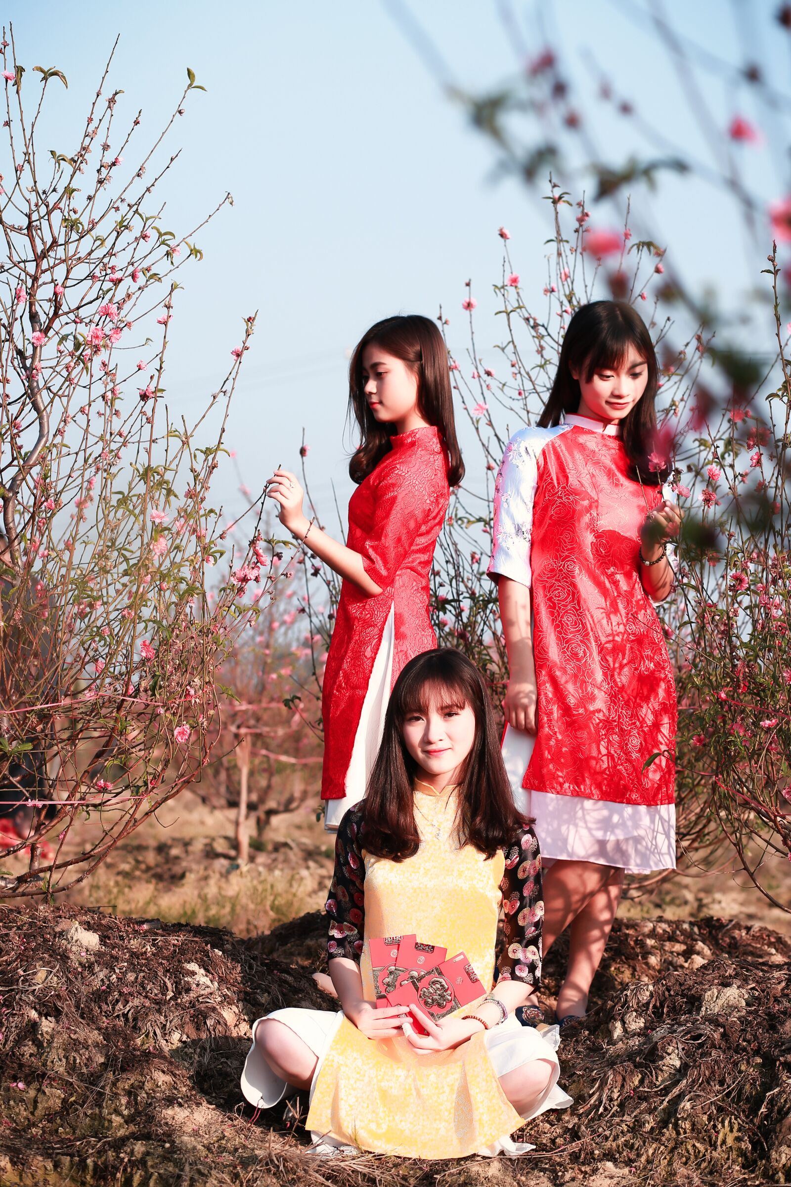 Canon EF 85mm F1.8 USM sample photo. Girl, outdoors, nature photography
