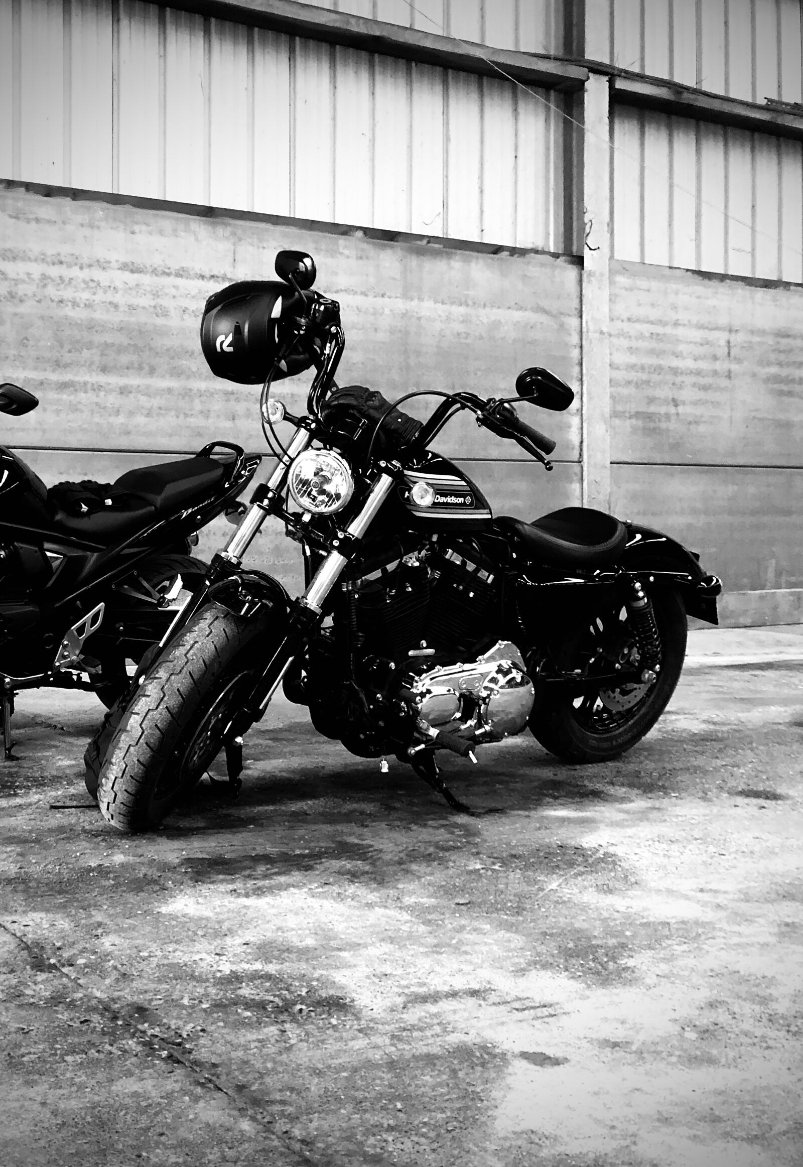 iPhone X back dual camera 4mm f/1.8 sample photo. Motorcycle, motorcycles, engine photography