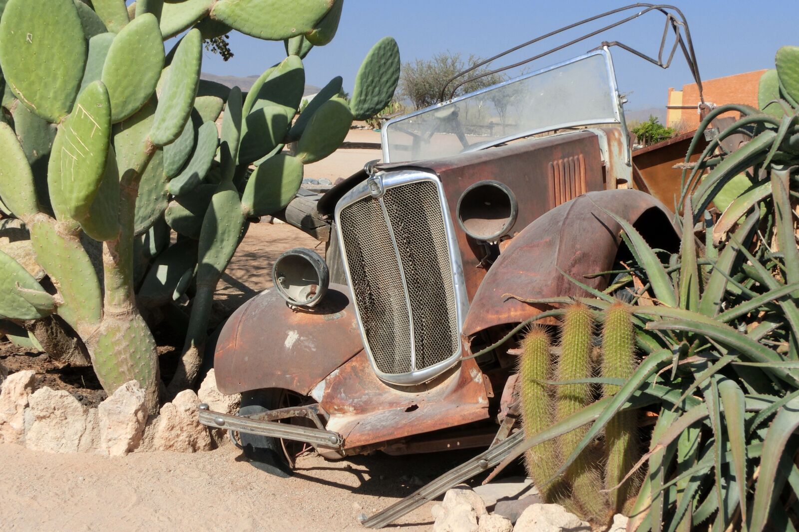 CASIO EX-ZR310 sample photo. Auto, wreck, rust photography