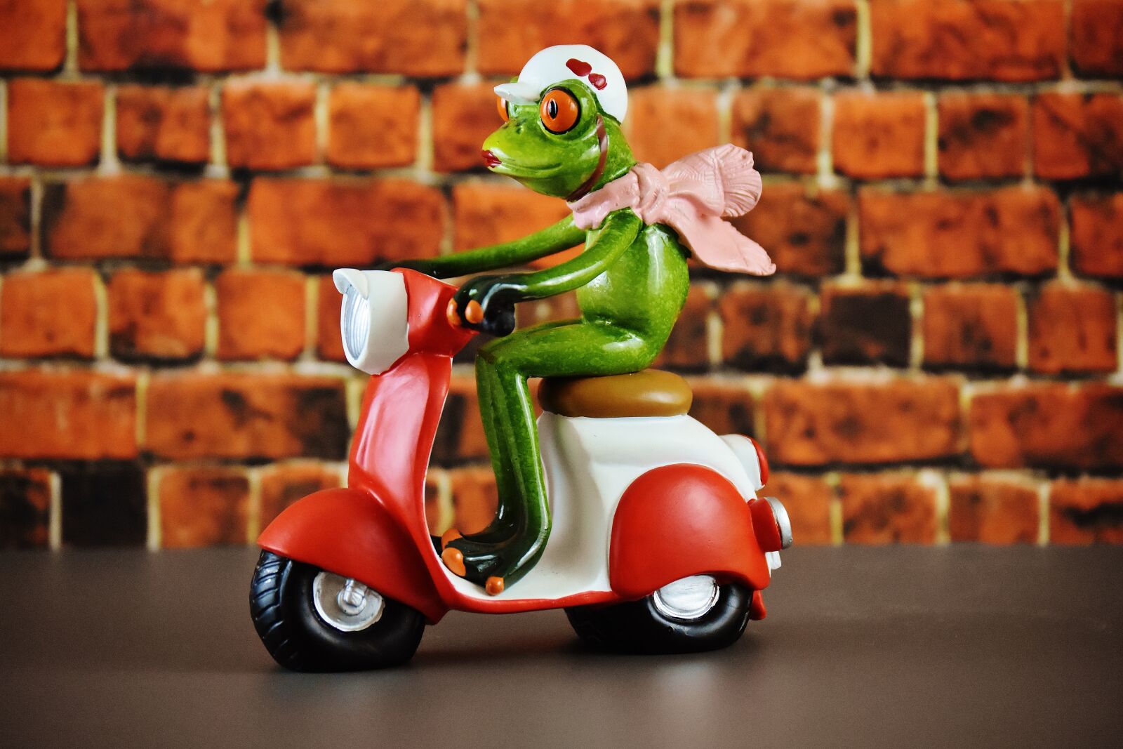 Nikon D7200 sample photo. Vespa, roller, frog photography