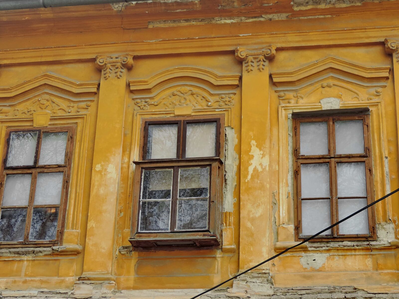 Nikon Coolpix P520 sample photo. Abandoned, baroque, facade, window photography