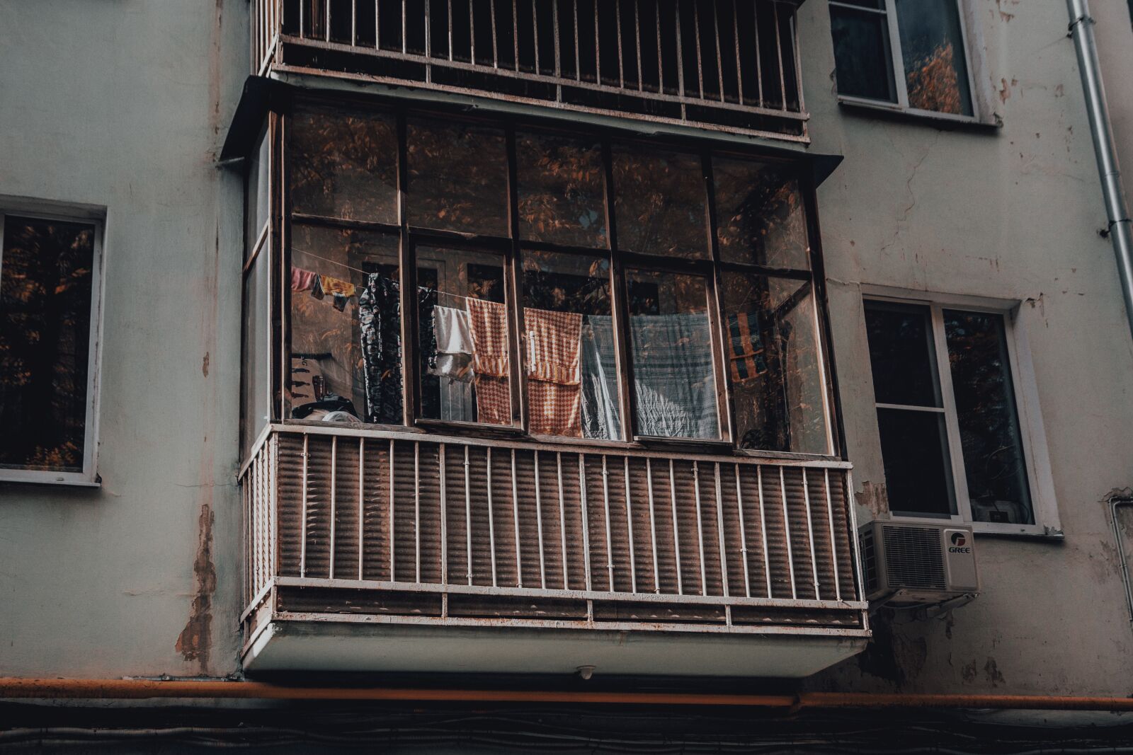 Canon EOS 60D sample photo. Street, window, reflection photography