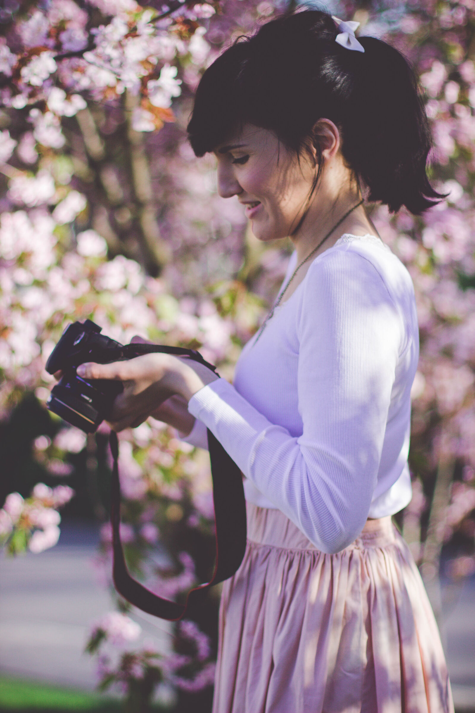 Canon EOS 600D (Rebel EOS T3i / EOS Kiss X5) + Canon EF 50mm F1.4 USM sample photo. Woman, in, white, long photography