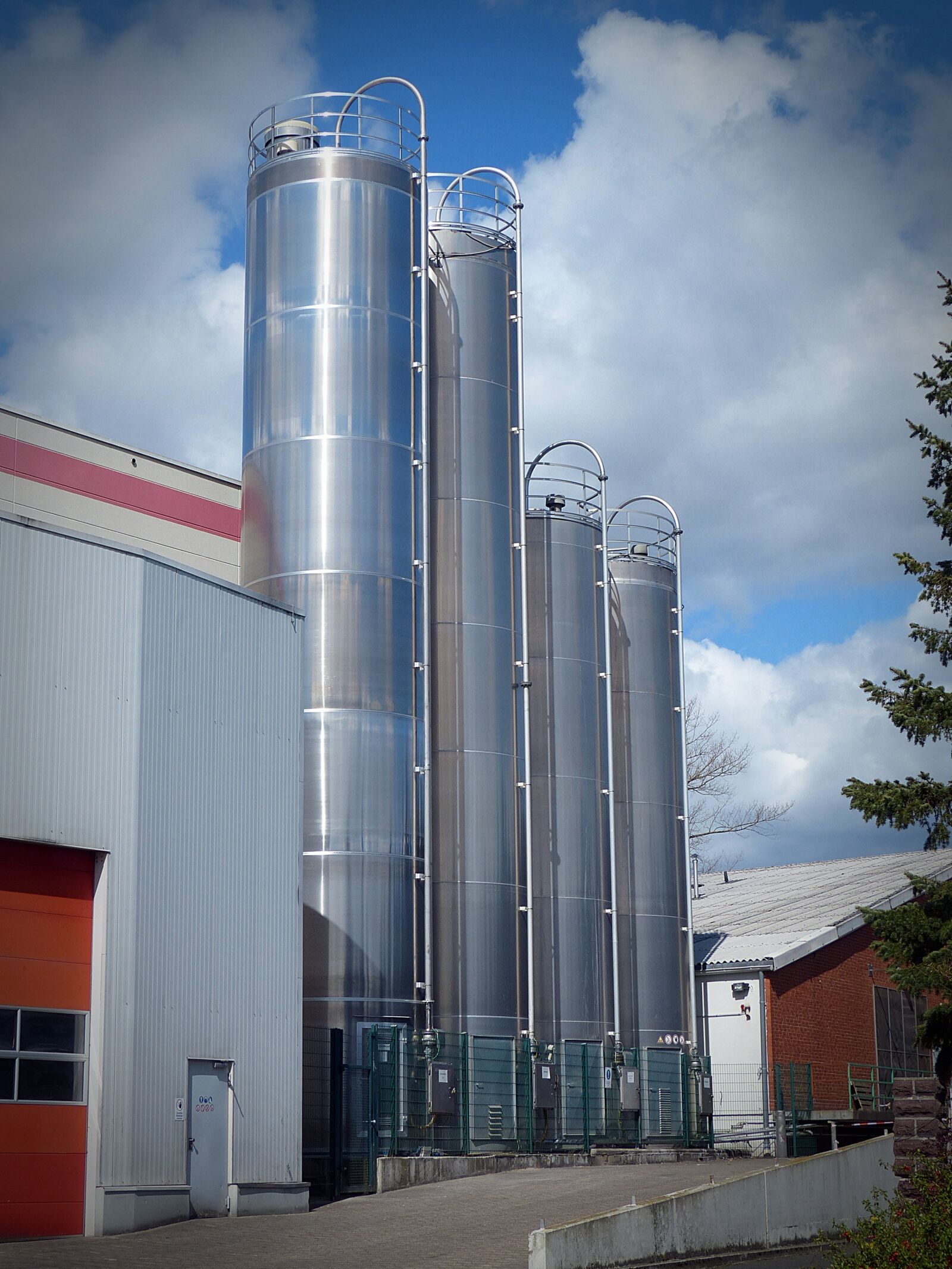 Panasonic Lumix DMC-FZ200 sample photo. Silo, industry, memory photography