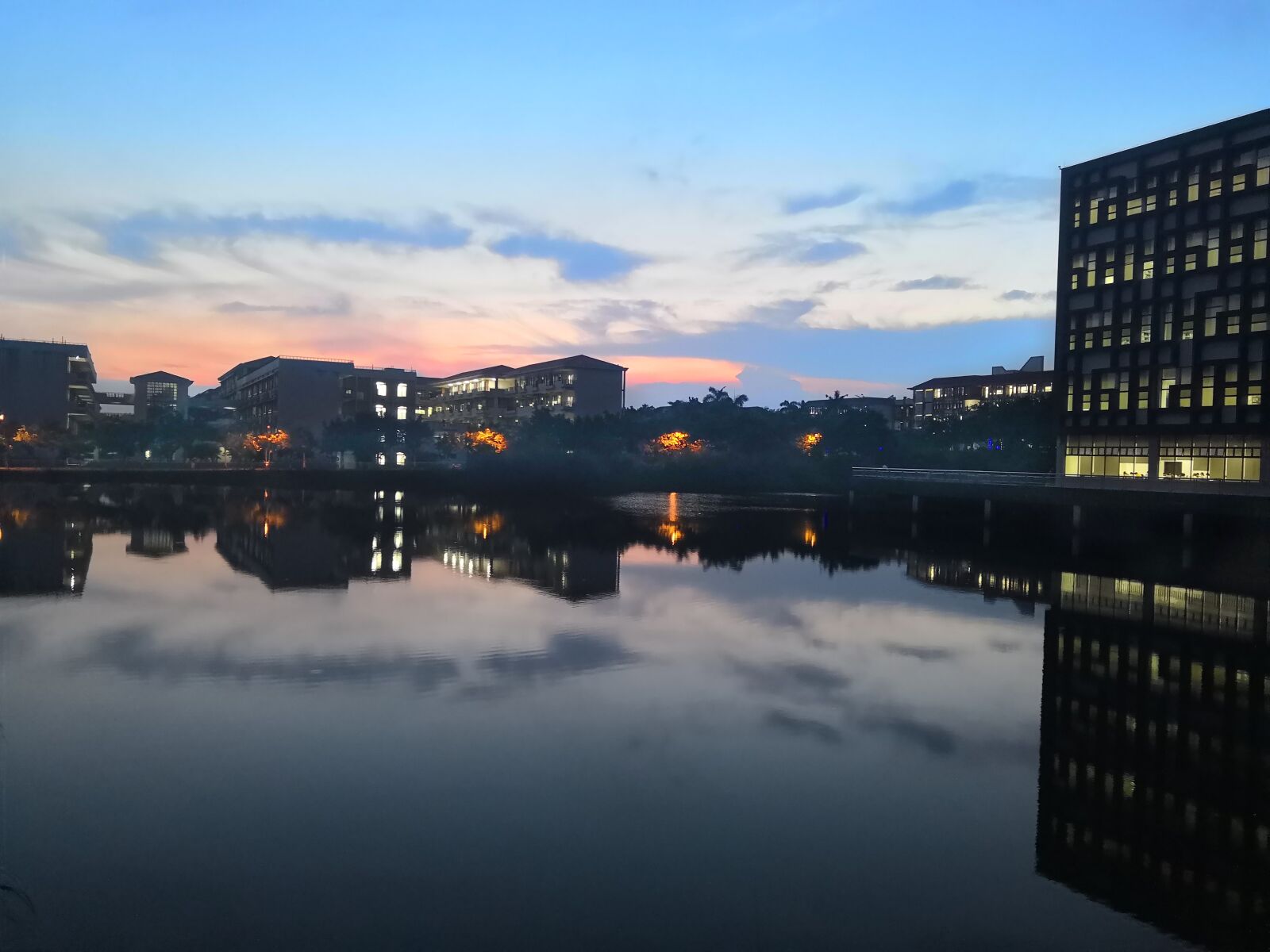 HUAWEI Honor 10 sample photo. Sky, reflection, building photography