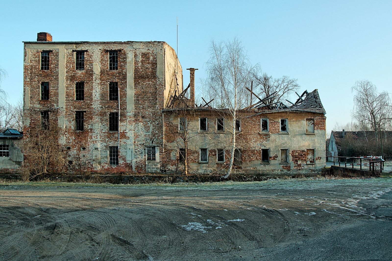 Nikon D5100 sample photo. Abandoned, ruin, lapsed photography