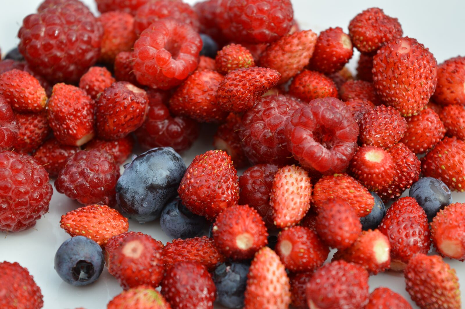 Nikon D3200 sample photo. Berries, strawberry, raspberry photography