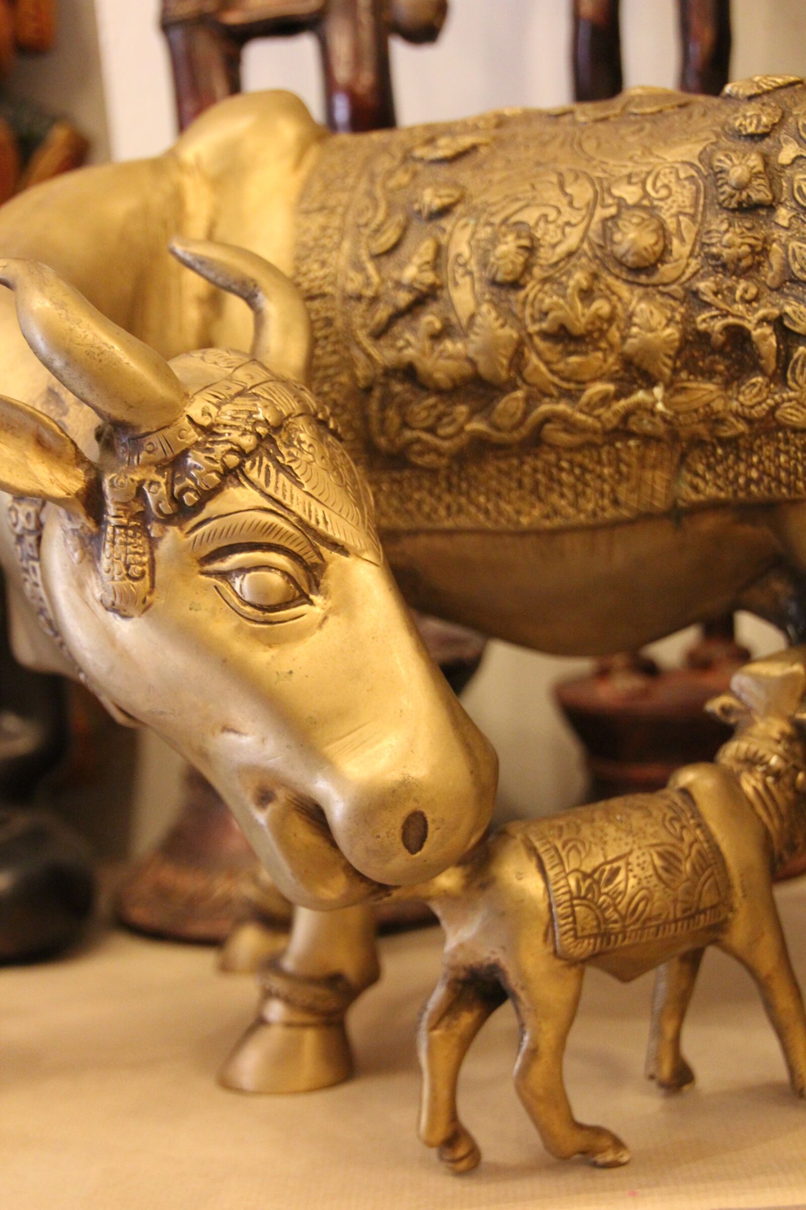 Canon EOS 600D (Rebel EOS T3i / EOS Kiss X5) sample photo. Cow, brass, sculpture photography