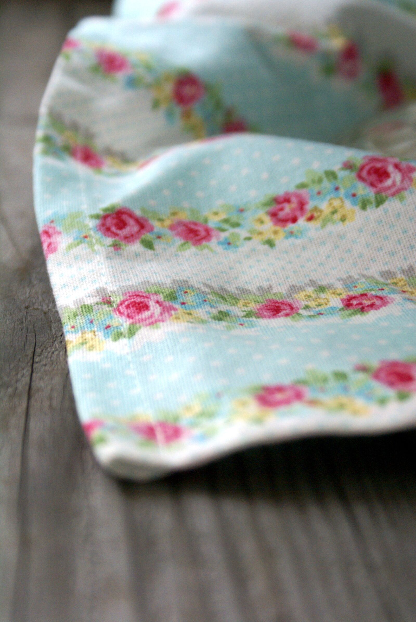 Sony Alpha DSLR-A100 sample photo. Fabric, tablecloth, pattern photography