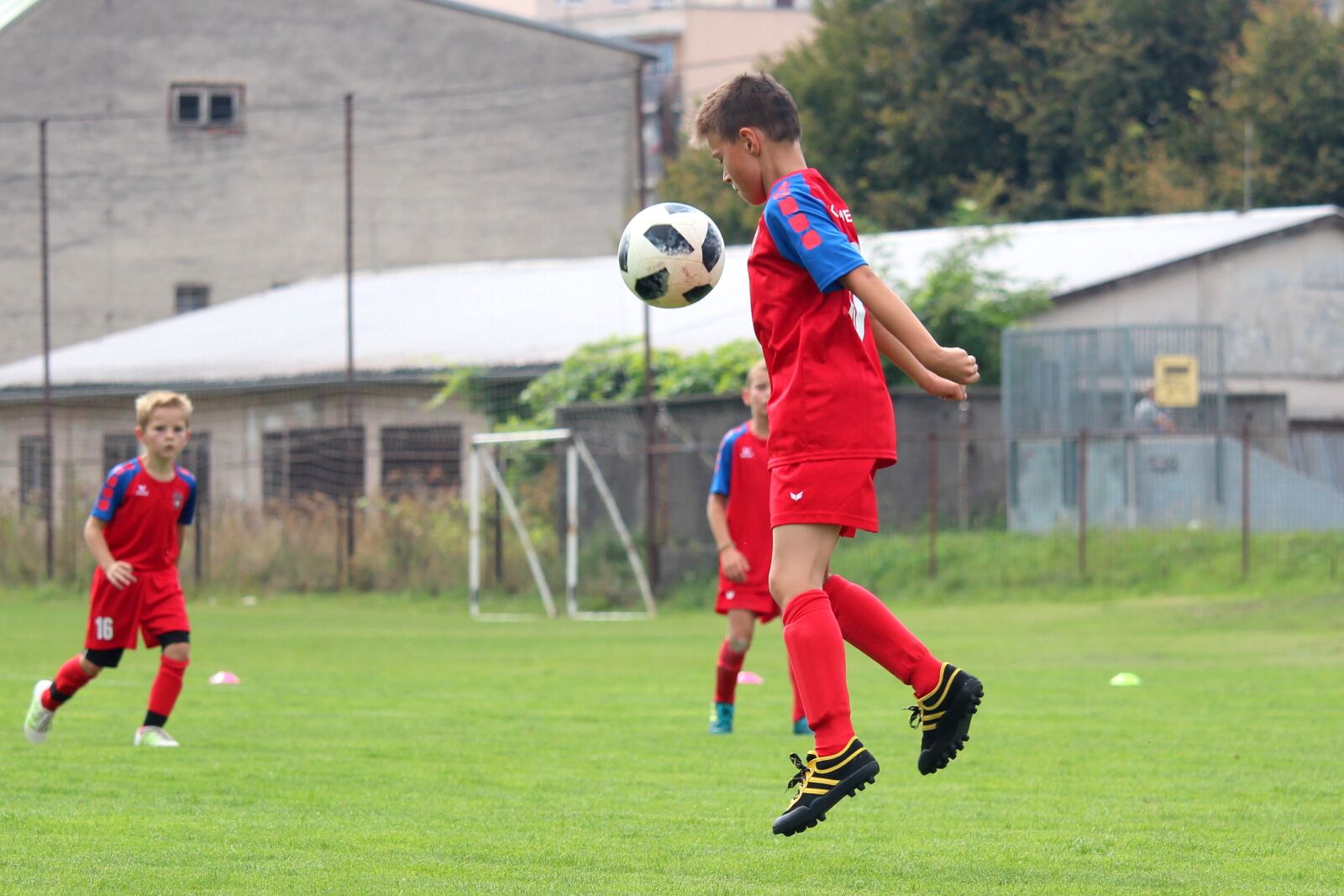 Canon EF-S 55-250mm F4-5.6 IS STM sample photo. Football, pupils, younger pupils photography