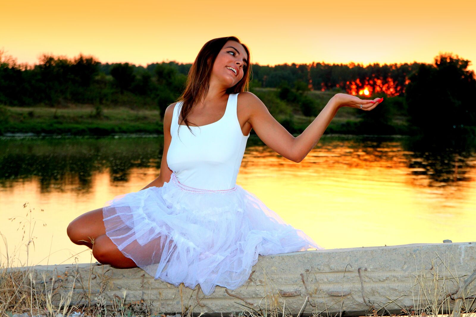 Canon EOS 700D (EOS Rebel T5i / EOS Kiss X7i) sample photo. Girl, sunset, lake photography