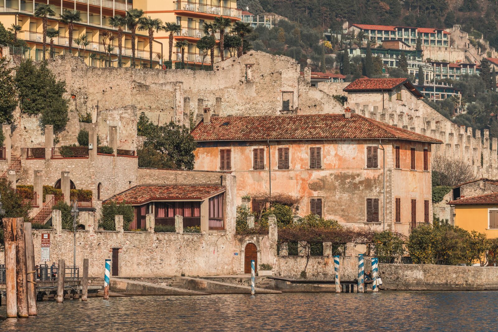Canon EOS 70D + Canon EF 70-300mm F4-5.6L IS USM sample photo. Buildings, limone, italy photography