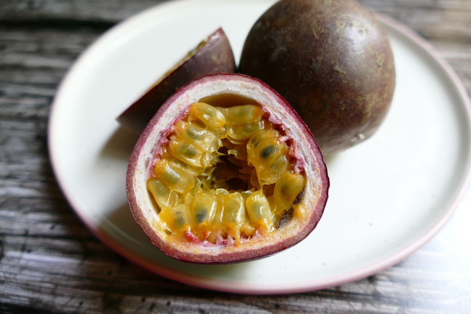 Panasonic Lumix DMC-FZ1000 sample photo. Passion fruit, fruit, exotic photography