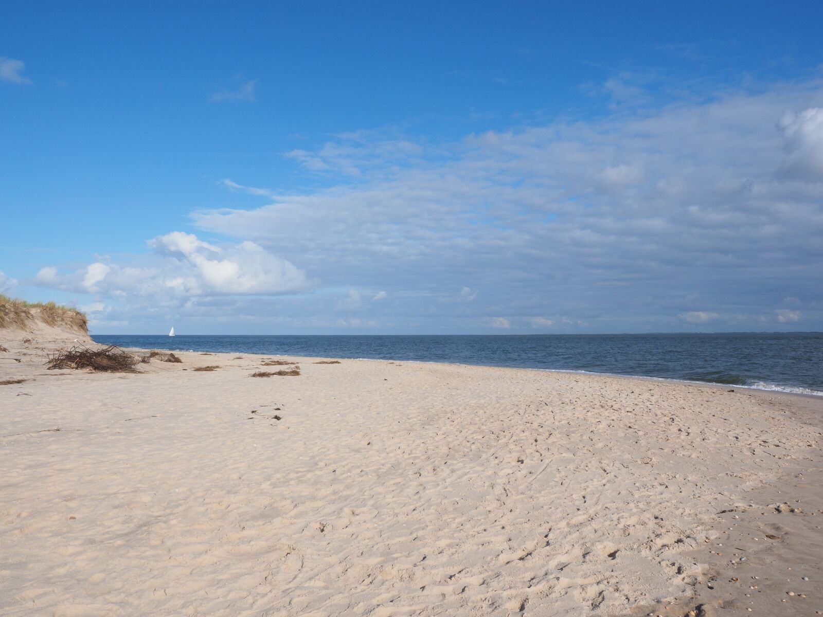 Olympus OM-D E-M1 + Olympus M.Zuiko Digital ED 12-40mm F2.8 Pro sample photo. Sylt, southern tip, beach photography