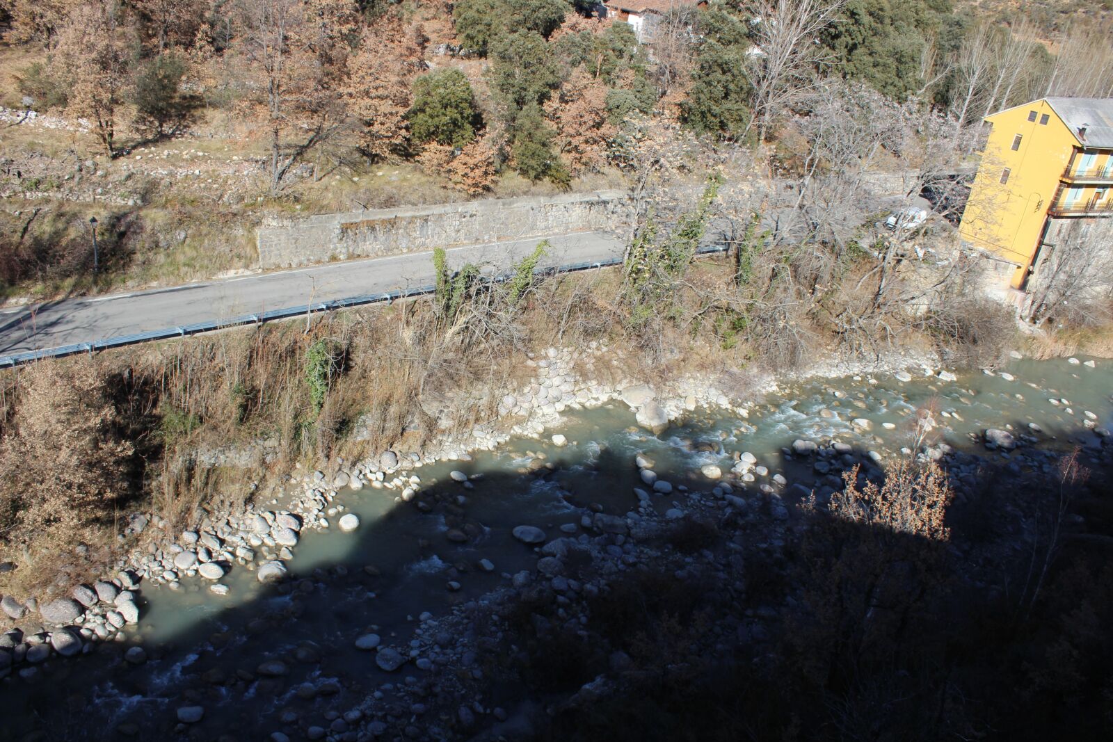 Canon EOS 1300D (EOS Rebel T6 / EOS Kiss X80) sample photo. River, shadow, water photography