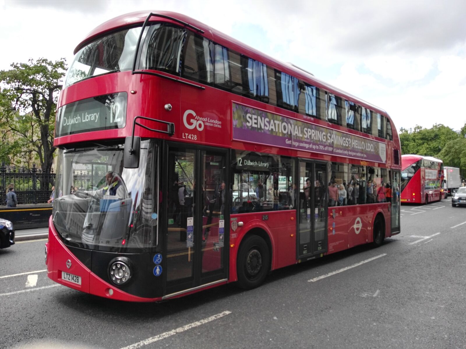 HUAWEI GX8 sample photo. London, bus, red photography